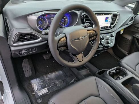 New 2026 Chrysler Pacifica Select w/ S Appearance Package FWD image 13