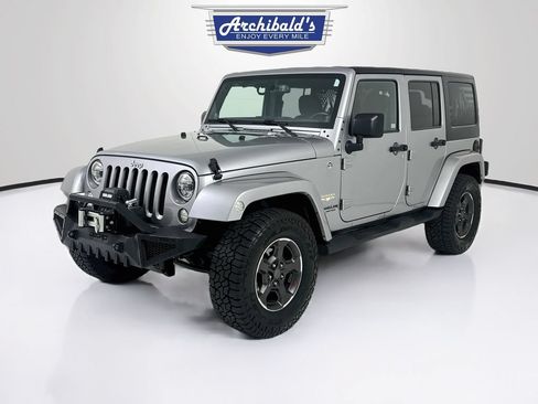 Used 2013 Jeep Wrangler Unlimited Sahara w/ Connectivity Group AWD/4WD image 3