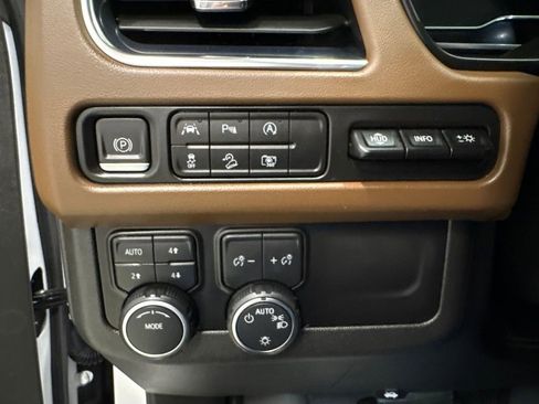 Used 2023 Chevrolet Tahoe High Country AWD/4WD image 24