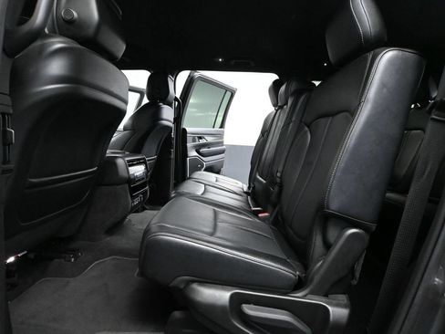 Used 2024 Jeep Wagoneer Series II w/ Flexible Seating Group AWD/4WD image 42