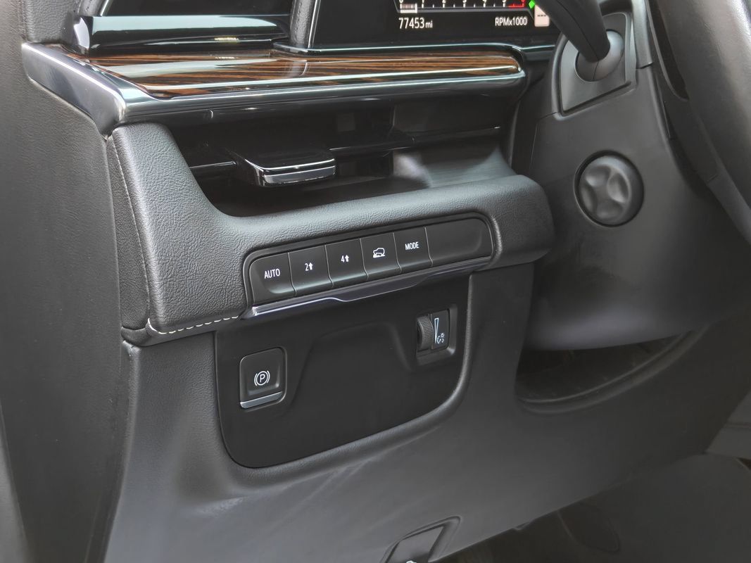 Used 2023 Cadillac Escalade ESV Premium Luxury AWD/4WD image 11
