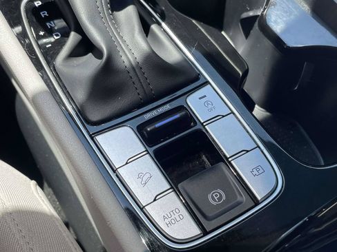 Certified 2025 Hyundai Tucson SE FWD image 17