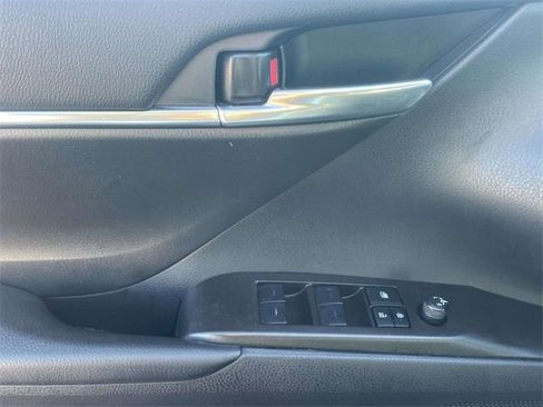 Used 2024 Toyota Camry SE image 14
