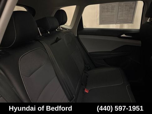 Used 2022 Volkswagen Taos SE w/ Panoramic Sunroof Package FWD image 23