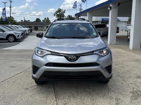 Used 2017 Toyota RAV4 LE FWD image 2