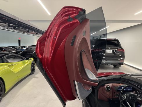 Used 2022 McLaren GT RWD image 11