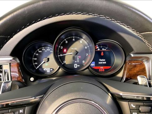 Certified 2024 Porsche Macan AWD/4WD image 29