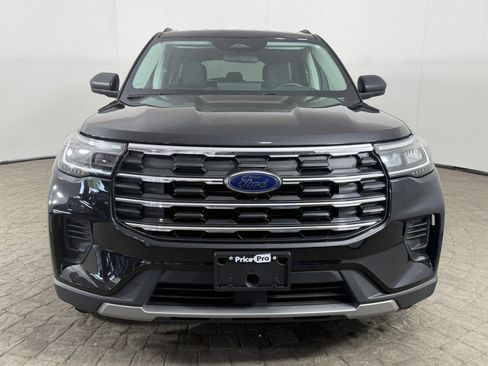Used 2025 Ford Explorer Active AWD/4WD image 2