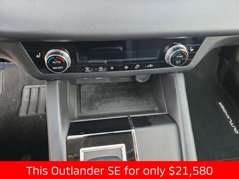 Used 2022 Mitsubishi Outlander SE image 32