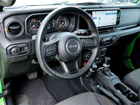 Used 2025 Jeep Gladiator Mojave image 8