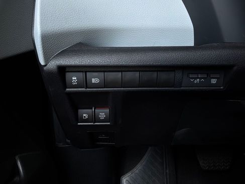 Used 2025 Toyota Sienna XLE FWD image 28