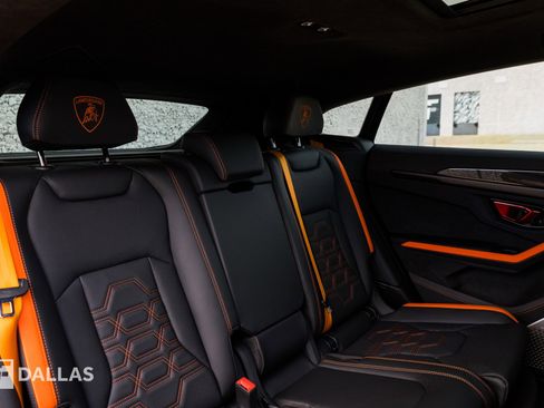 Used 2025 Lamborghini Urus SE image 39