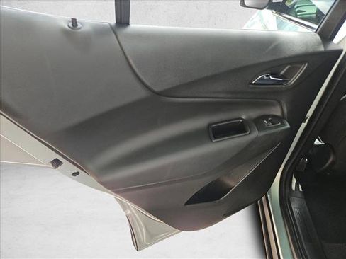 Used 2022 Chevrolet Equinox LT FWD image 9