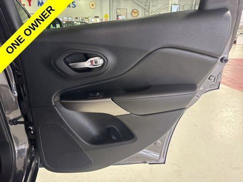 Used 2019 Jeep Cherokee Limited w/ Technology Group AWD/4WD image 23