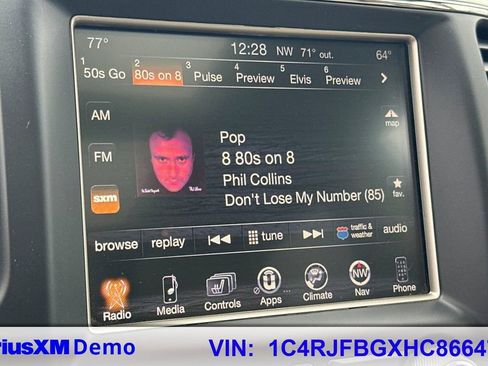 Used 2017 Jeep Grand Cherokee Limited w/ Luxury Group II image 29