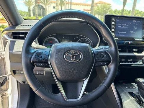 Used 2021 Toyota Venza AWD/4WD image 16