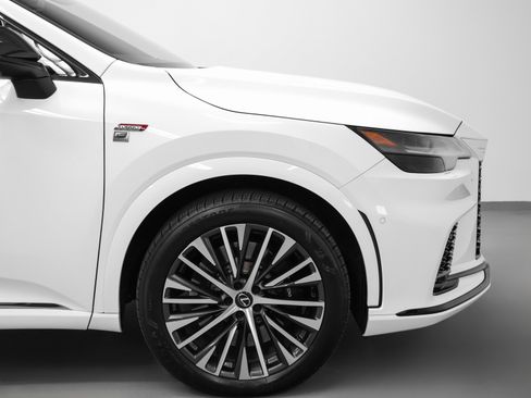 Used 2023 Lexus RX 500h F Sport image 15
