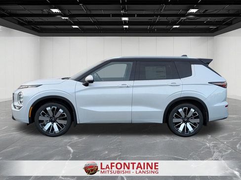 New 2026 Mitsubishi Outlander SEL image 2