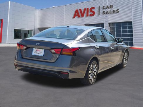 Used 2025 Nissan Altima 2.5 SV FWD image 6