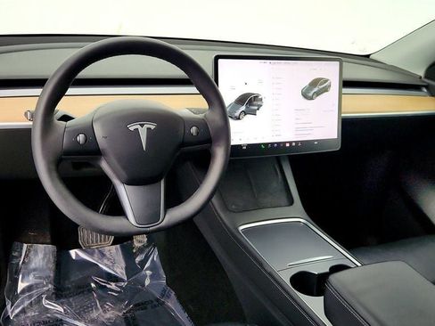 Used 2021 Tesla Model Y Long Range image 12