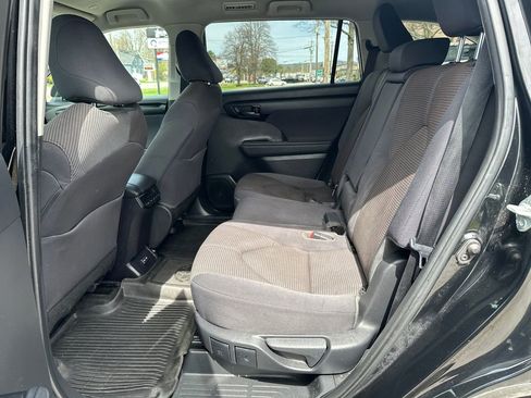 Used 2023 Toyota Highlander LE FWD image 20