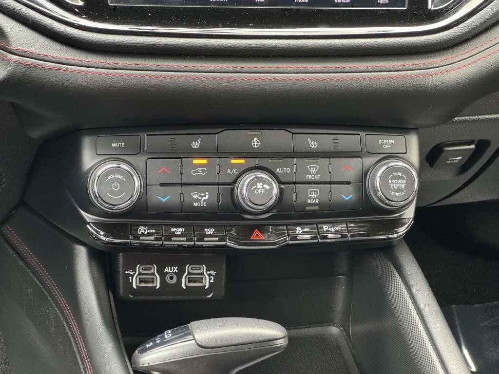 Used 2025 Dodge Durango GT AWD/4WD image 18
