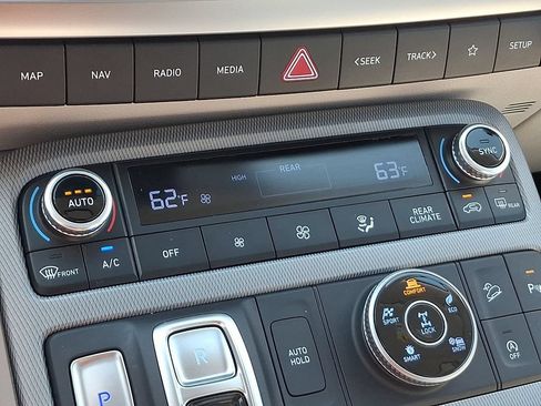 Used 2023 Hyundai Palisade Limited AWD/4WD image 18