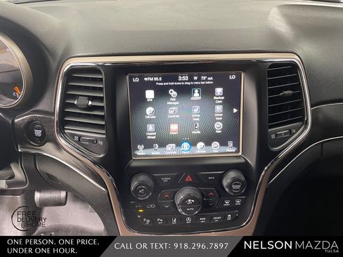 Used 2017 Jeep Grand Cherokee Limited w/ Luxury Group II image 31