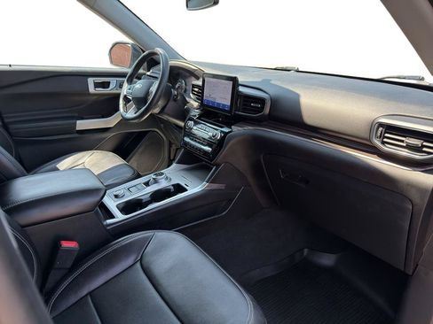 Used 2023 Ford Explorer Limited w/ Equipment Group 301A AWD/4WD image 11