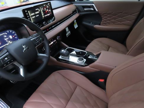 New 2025 Mitsubishi Outlander SEL image 21