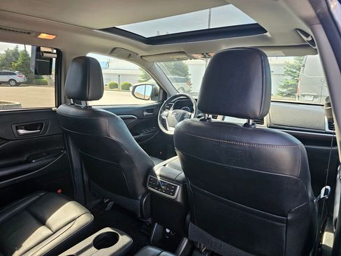 Used 2016 Toyota Highlander Limited Platinum AWD/4WD image 11