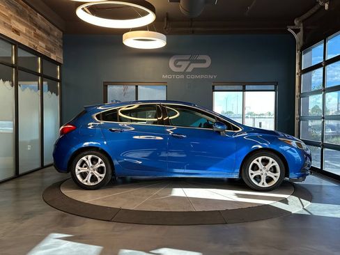 Used 2017 Chevrolet Cruze Premier w/ Enhanced Convenience Package FWD image 2
