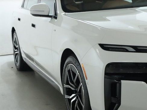 Used 2025 BMW 740i xDrive image 8