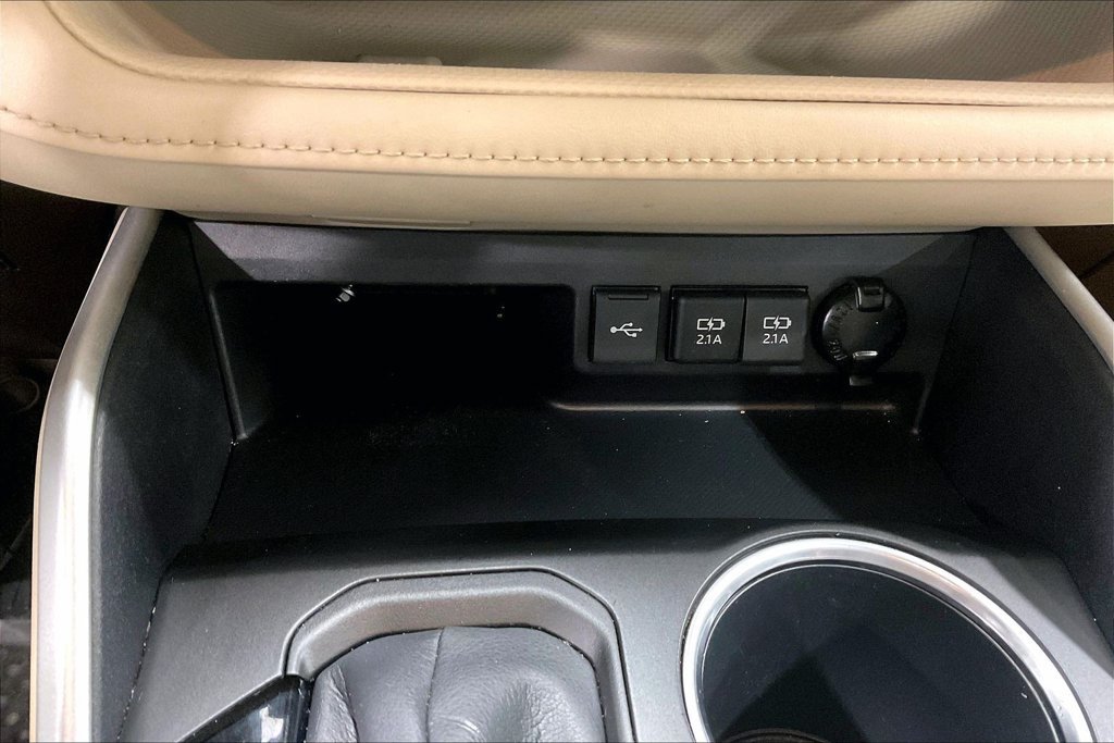 Used 2020 Toyota Highlander XLE AWD/4WD image 17