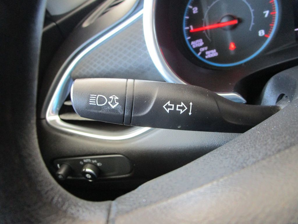 Used 2018 Chevrolet Malibu LT FWD image 28