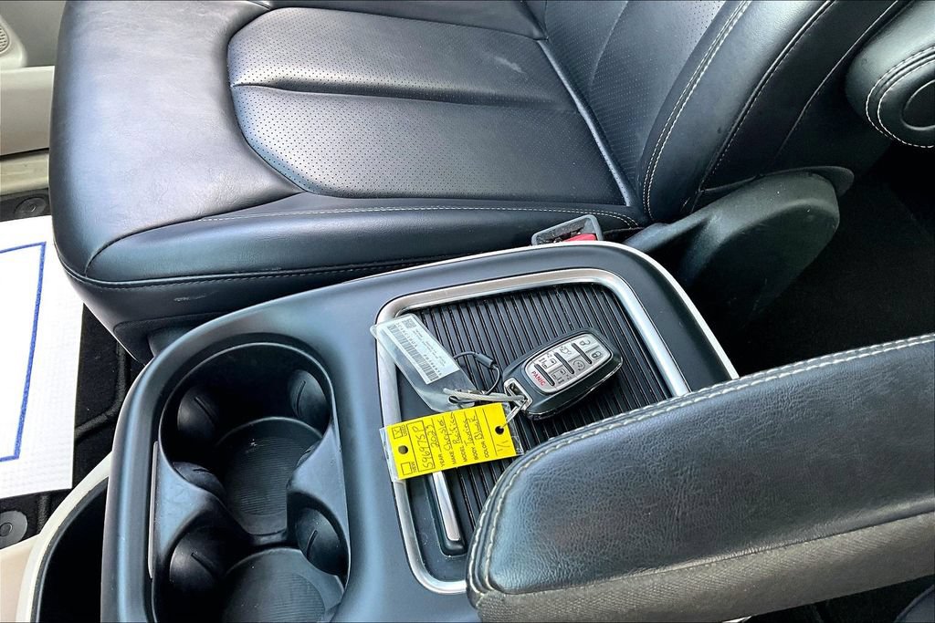 Used 2023 Chrysler Pacifica Touring-L FWD image 10