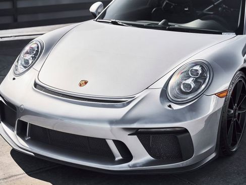 Used 2018 Porsche 911 GT3 w/ Sport Chrono Package RWD image 6
