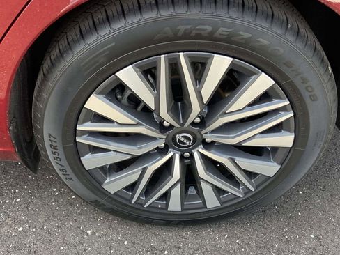 Used 2024 Nissan Altima 2.5 SV image 9