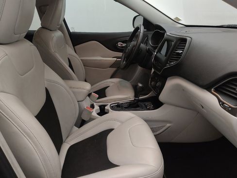 Used 2020 Jeep Cherokee Latitude Plus image 21