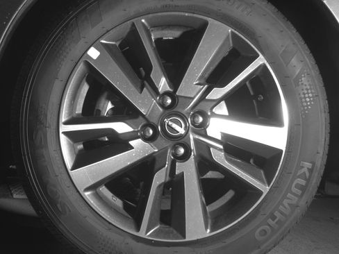 Used 2025 Nissan Versa SV image 9