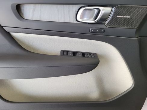 New 2026 Volvo XC40 B4 Plus w/ Climate Package FWD image 25