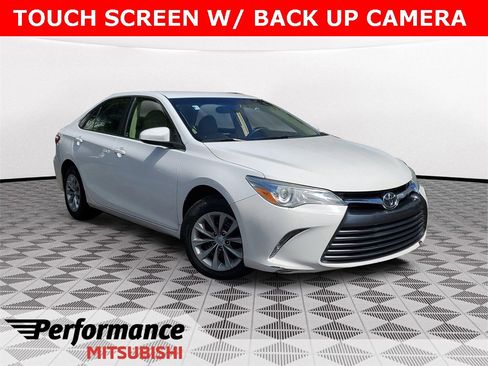 Used 2017 Toyota Camry LE image 1