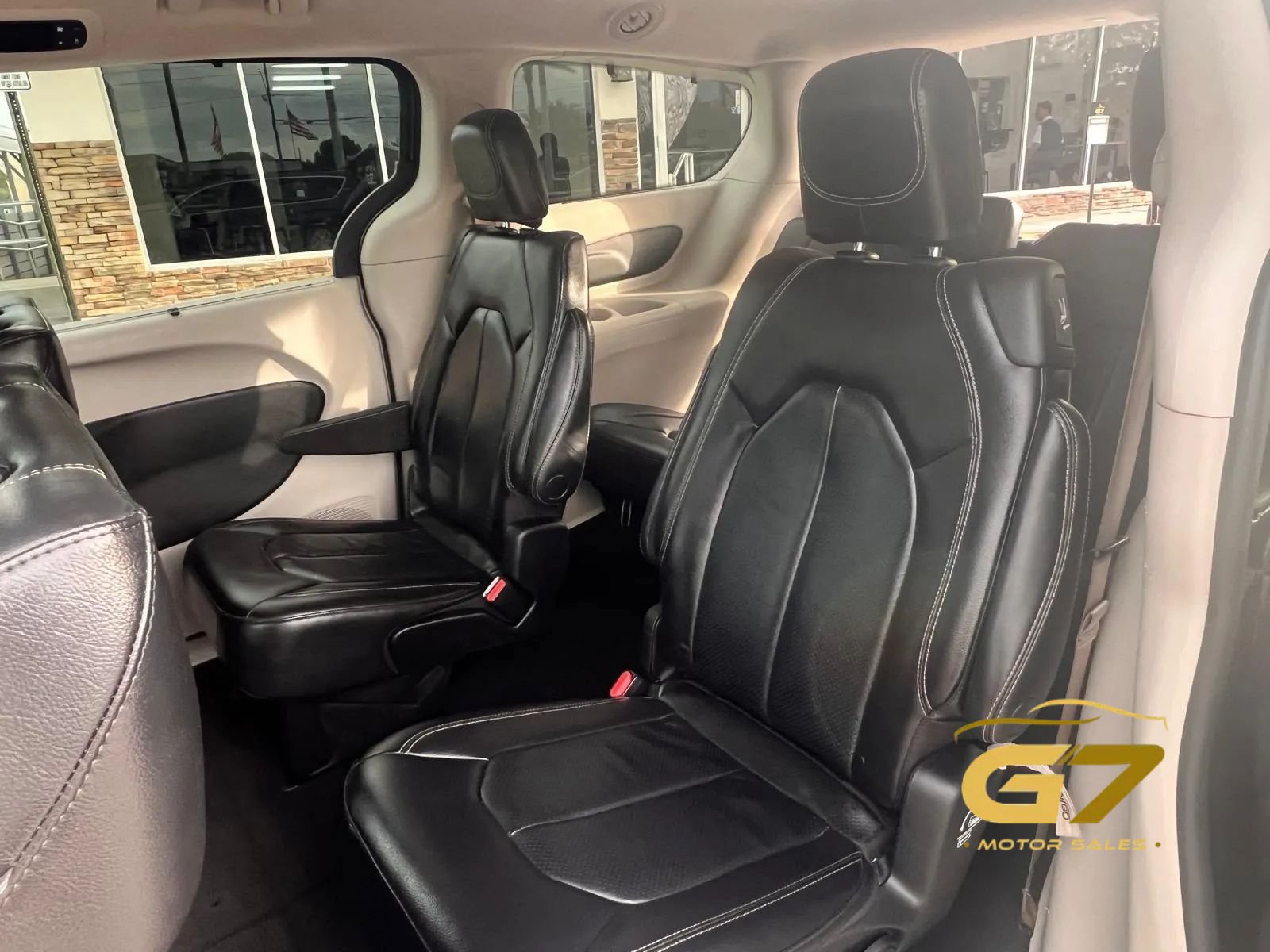 Used 2026 Chrysler Pacifica Select FWD image 12