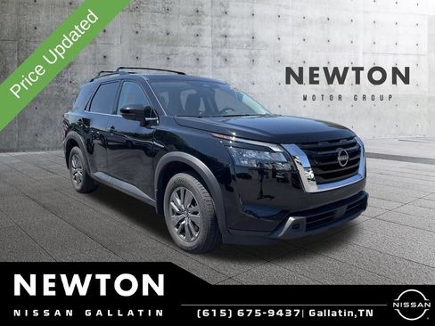 Used 2025 Nissan Pathfinder SV w/ SV Premium Package AWD/4WD image 1