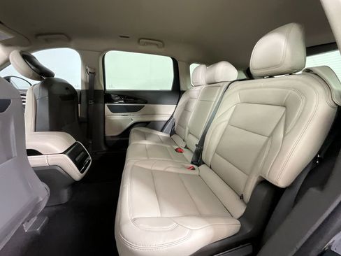 Used 2025 Lincoln Nautilus Premier AWD/4WD image 25