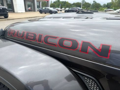 Used 2023 Jeep Gladiator Rubicon w/ LED Lighting Group AWD/4WD image 3