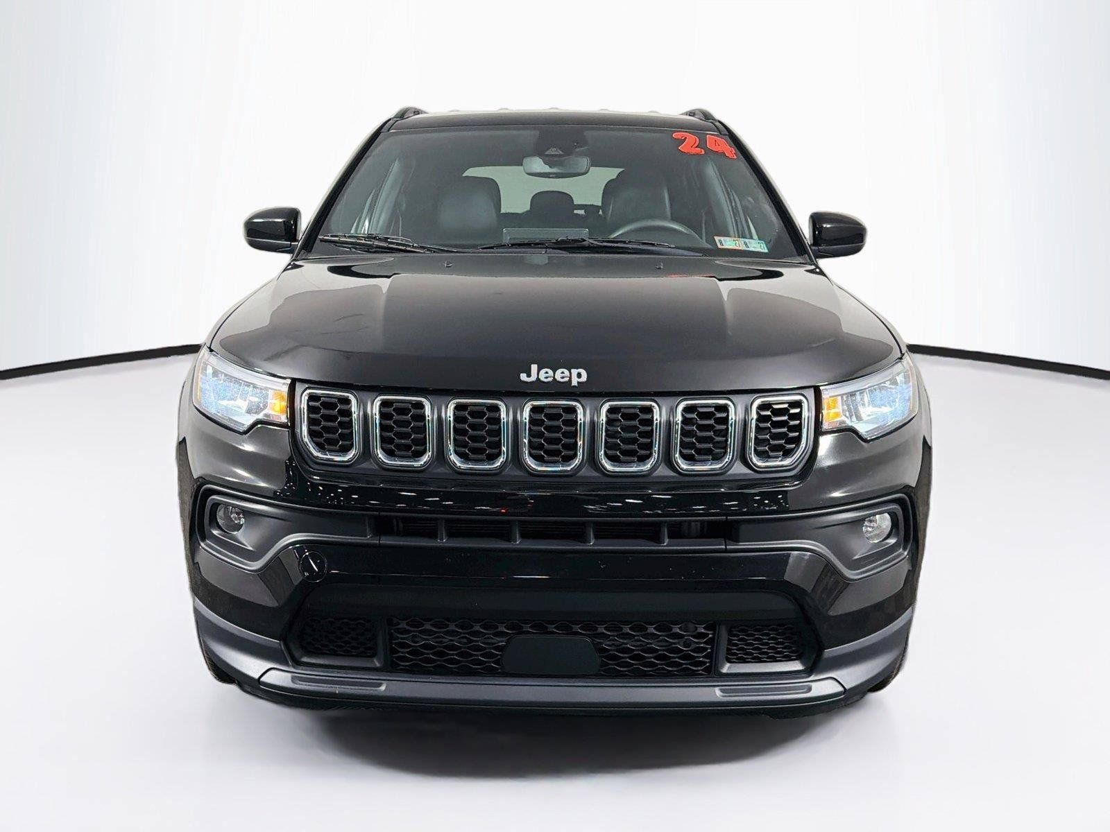 Used 2024 Jeep Compass Latitude AWD/4WD image 6