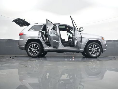 Used 2018 Jeep Grand Cherokee Overland AWD/4WD image 33