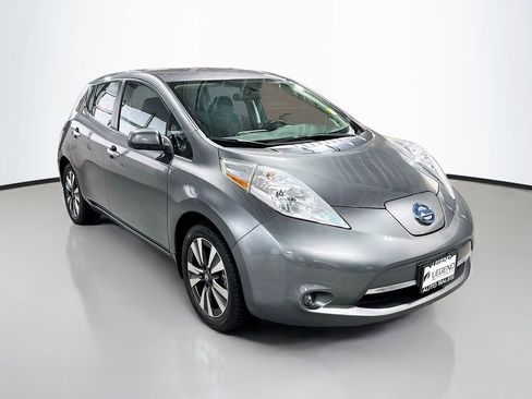 Used 2017 Nissan Leaf SV w/ Premium Package image 3