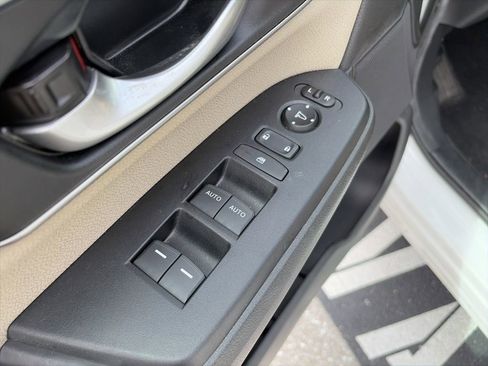 Used 2019 Honda CR-V EX image 12